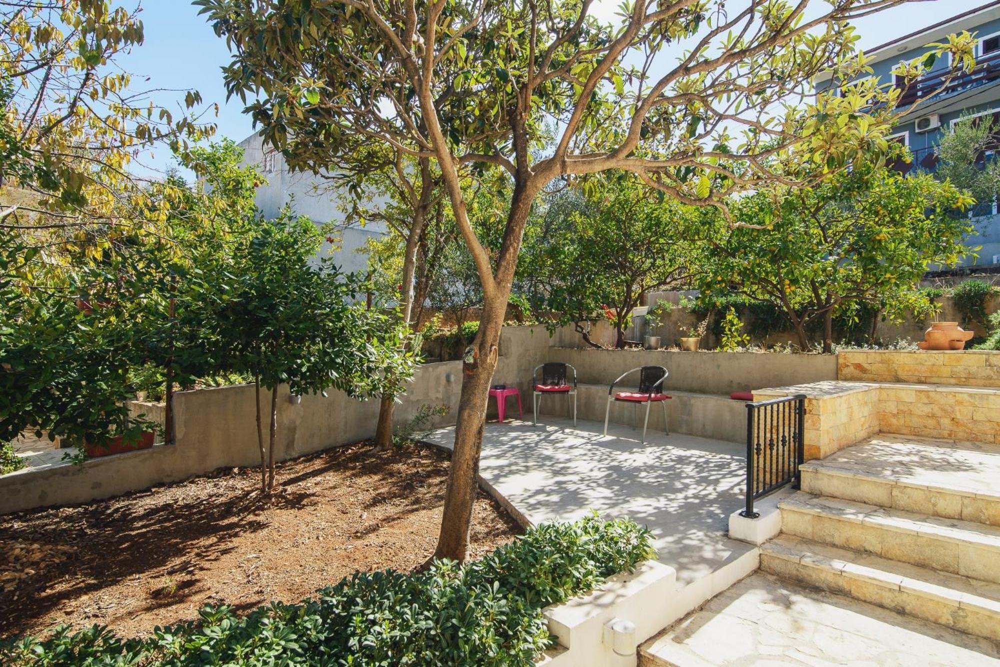Villa Bua - Beautiful Seafront Apartments Trogir Exterior foto