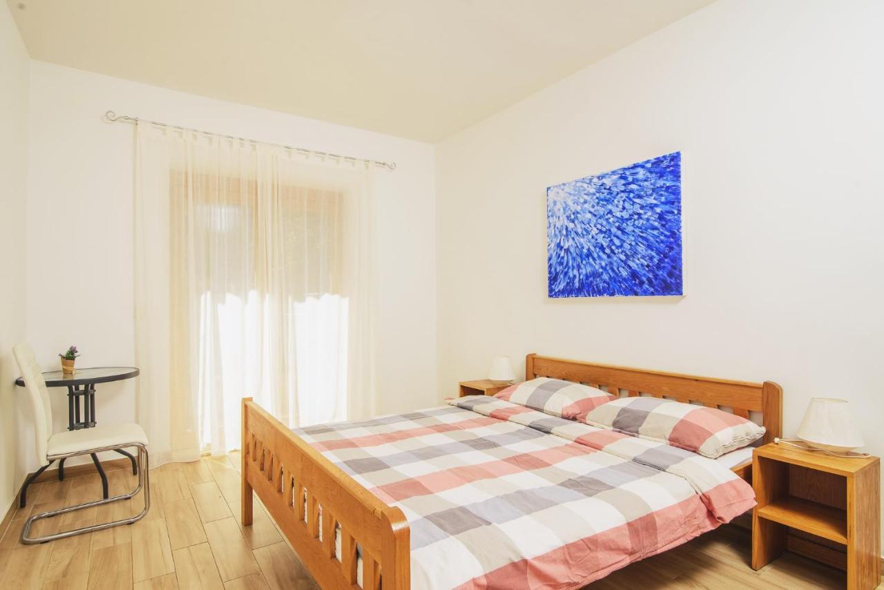 Villa Bua - Beautiful Seafront Apartments Trogir Exterior foto