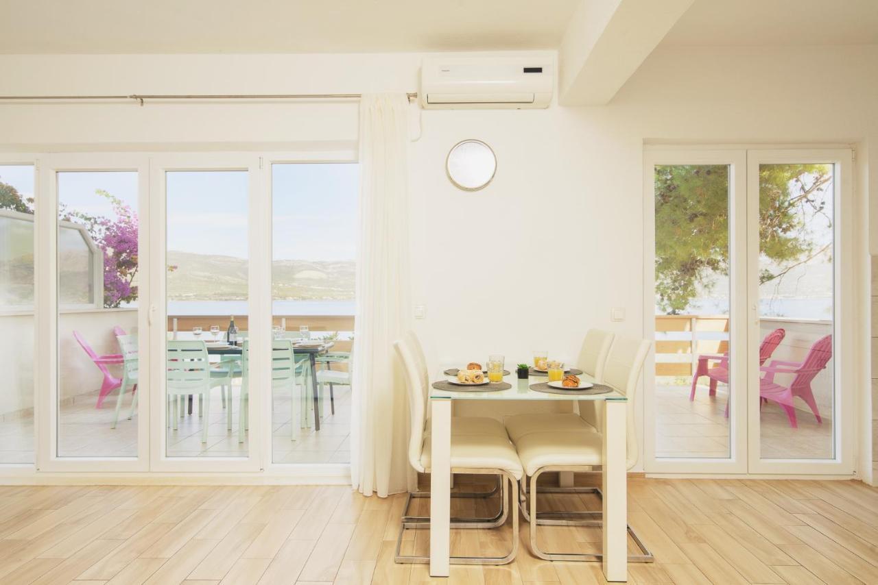 Villa Bua - Beautiful Seafront Apartments Trogir Exterior foto