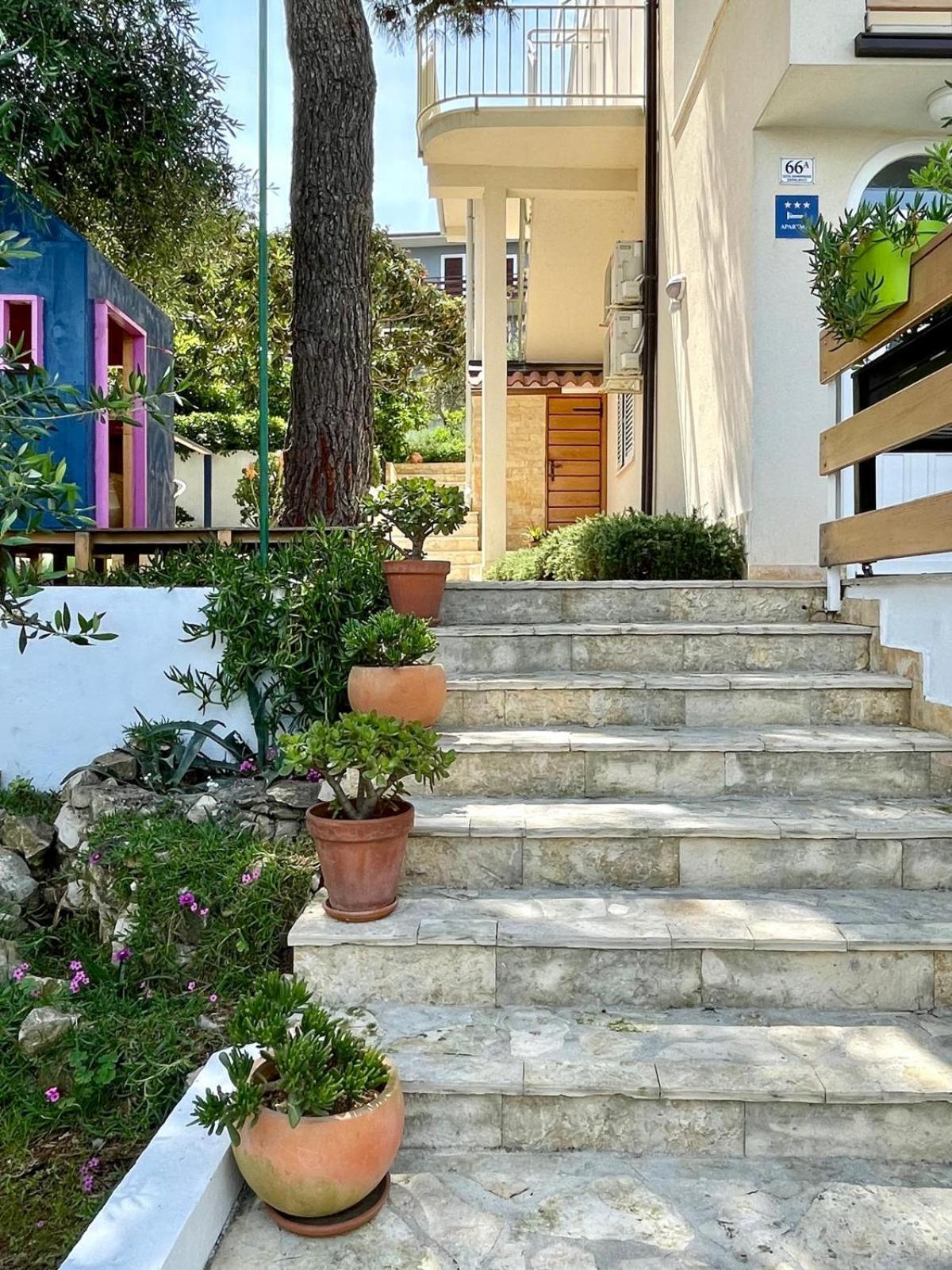 Villa Bua - Beautiful Seafront Apartments Trogir Exterior foto